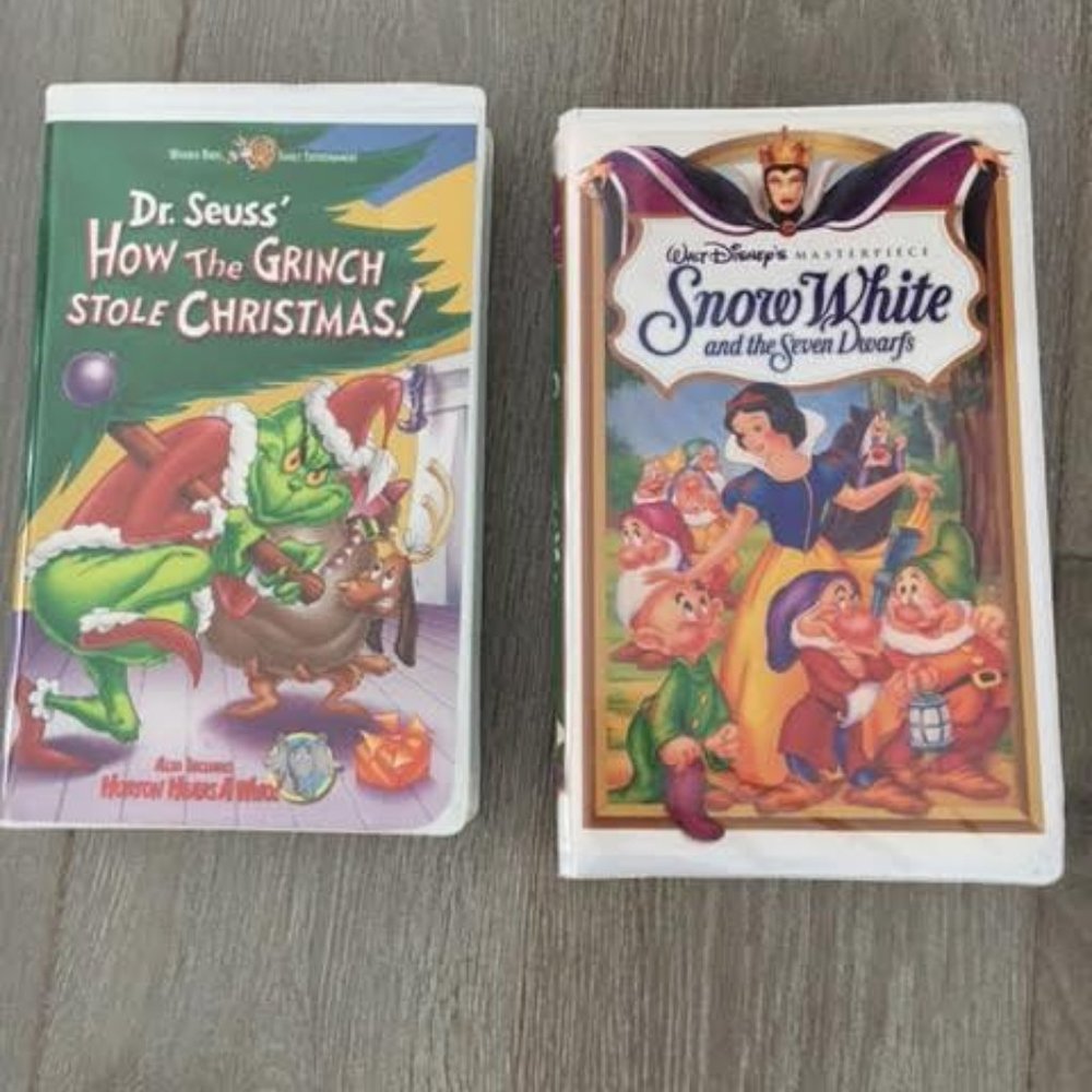 VHS Movies - Dr. Seuss How the Grinch Stole Christmas and Snow White